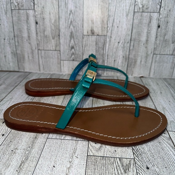 TORY BURCH Patent Leather Bow Accents T-Strap Sandals Size 7M✨ - Picture 6 of 13